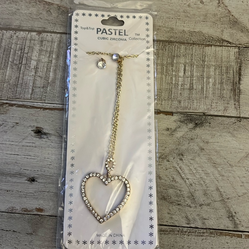 🫶🏽7/$10 -  NEW & Unopened Heart 2pc. Jewelry Set

❗️ LAST ONE ❗️